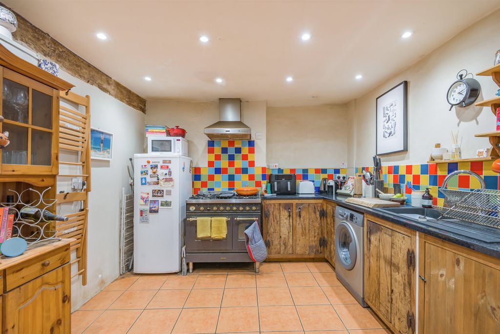 Property photo 2 of 25