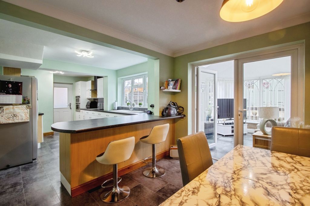 Property photo 3 of 15 Kitchen/Dining Room