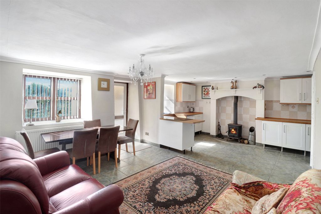 Property photo 3 of 11 3 - Picture No. 09