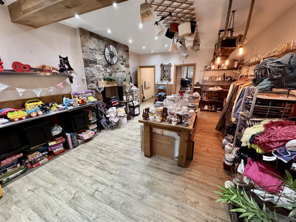 Property photo 2 of 17 Shop Front