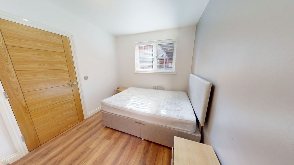 2 bed flat to rentMint Drive, Hockley B18 photo 4