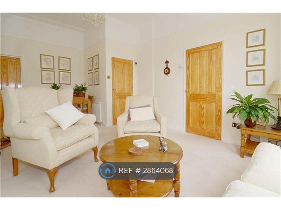 Property photo 3 of 7 Living Room