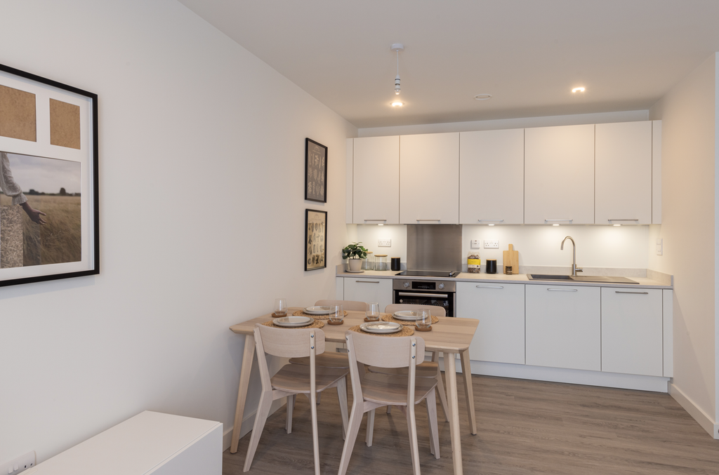 Property photo 3 of 8 Ikea Furniture Pack Included