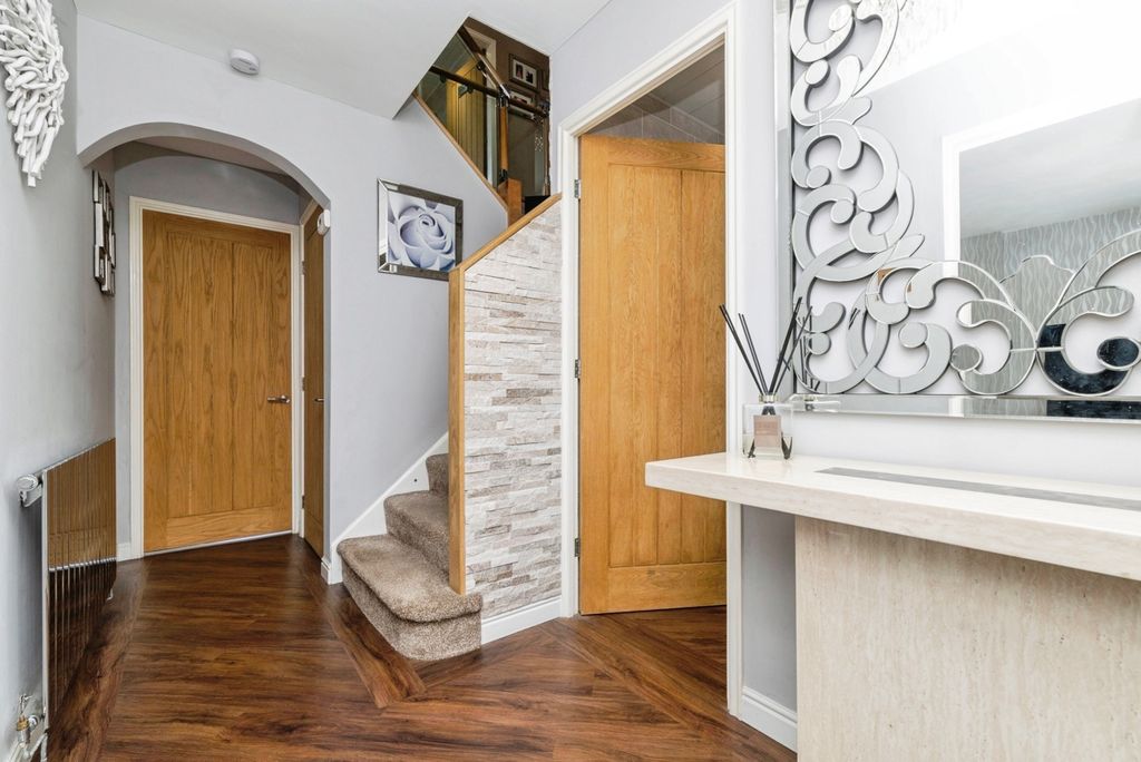 Property photo 3 of 24 Pbox-Img.Jpg