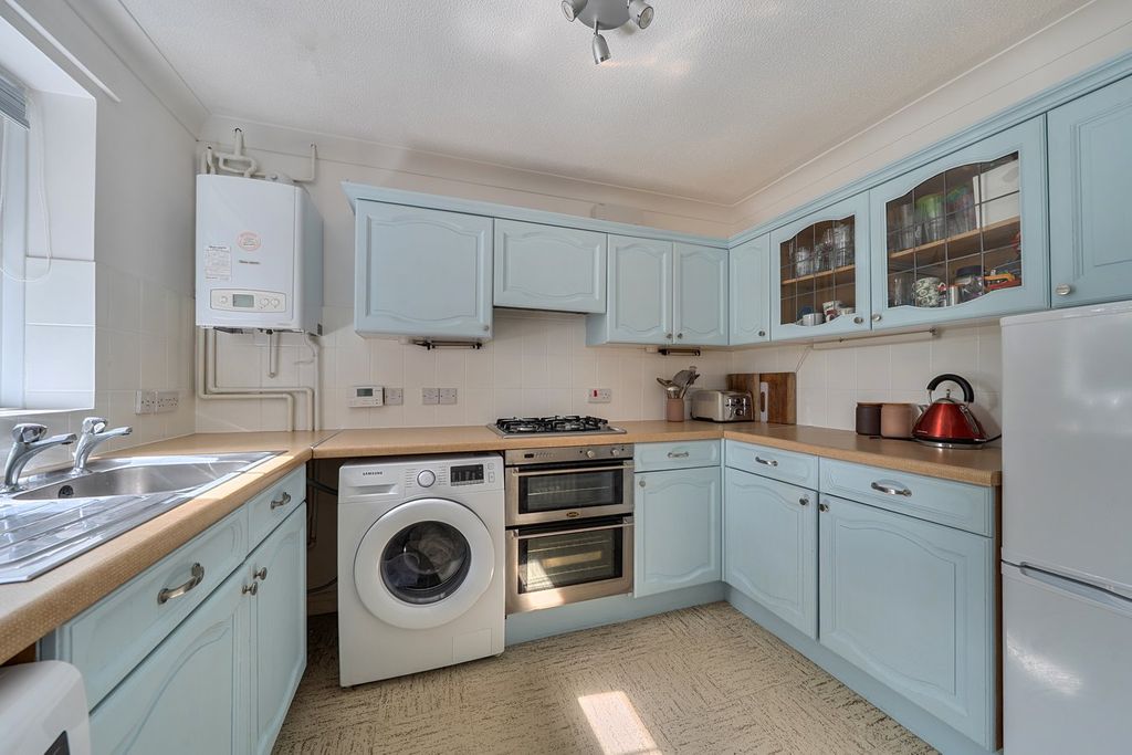 Property photo 2 of 23