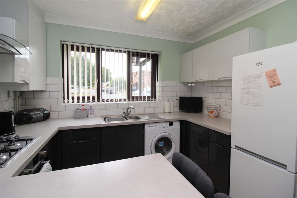 Property photo 3 of 11