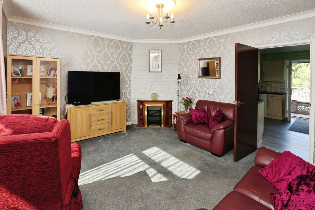 Property photo 3 of 17 Photo