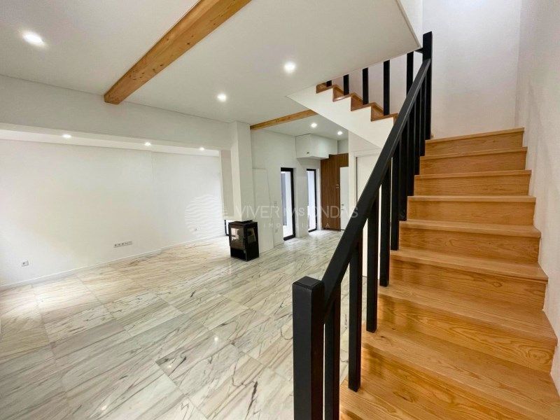 Property photo 2 of 59