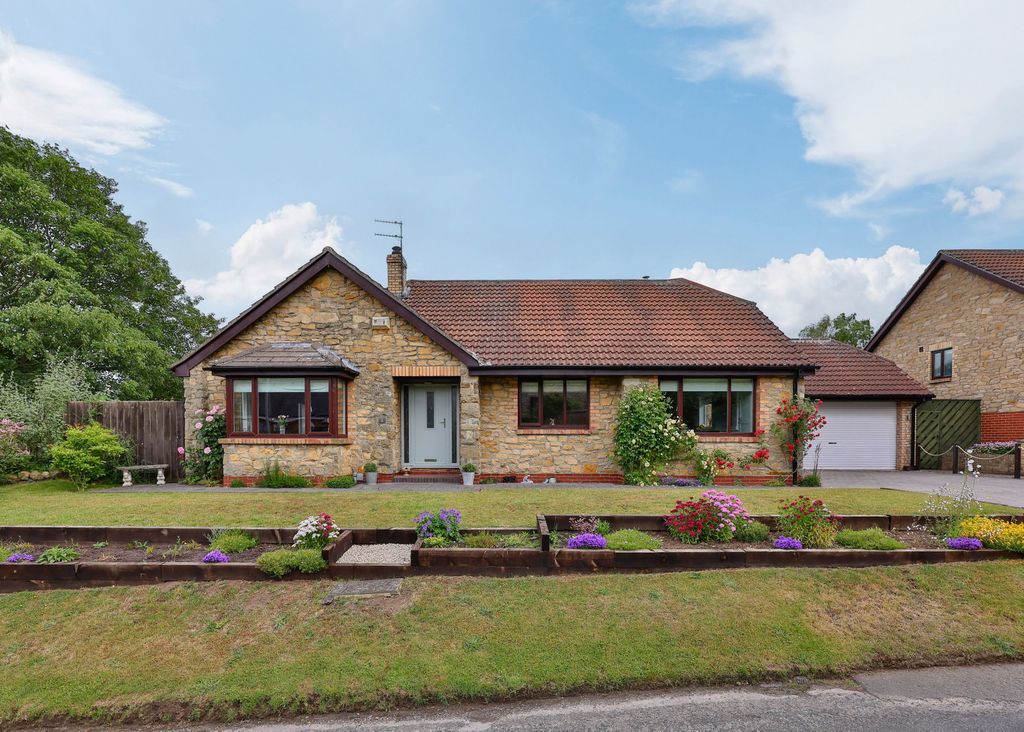Property photo 1 of 33