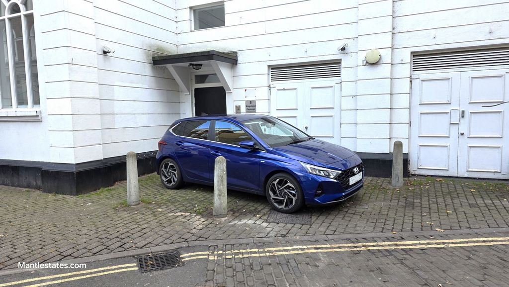 Property photo 2 of 16 Own Parking Bay