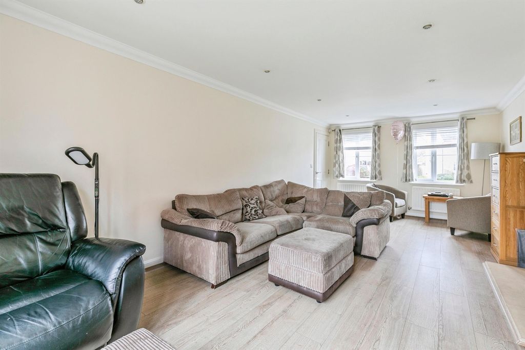 Property photo 3 of 21