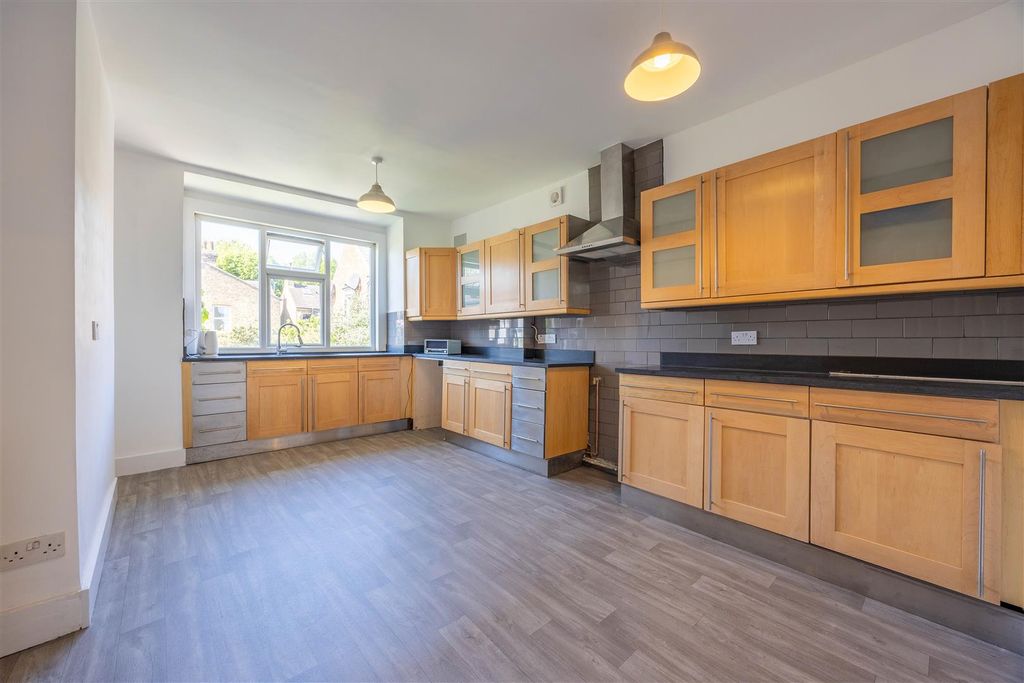 Property photo 2 of 10 Kitchen