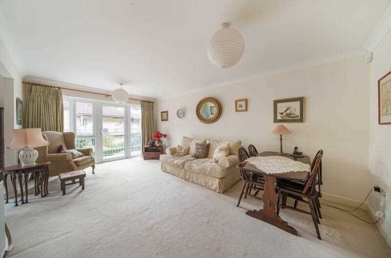 Property photo 2 of 15 Lounge