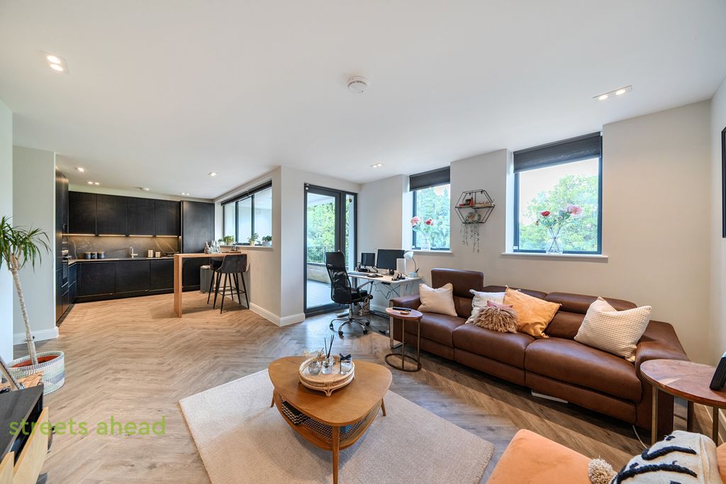 Property photo 1 of 16 c35De503-Ea34-482...