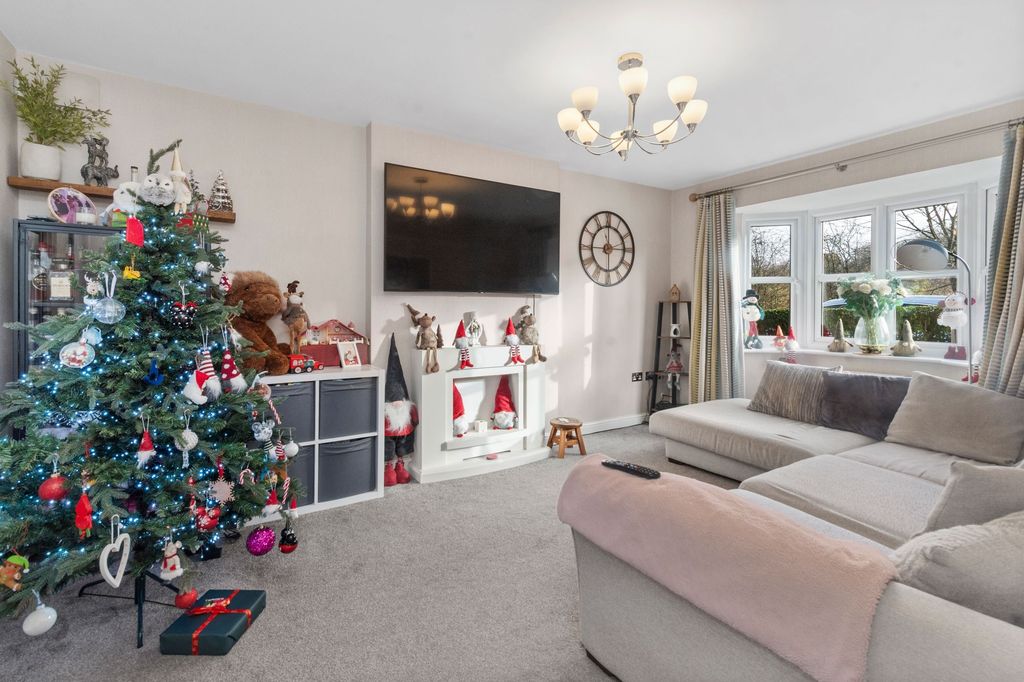 Property photo 3 of 28