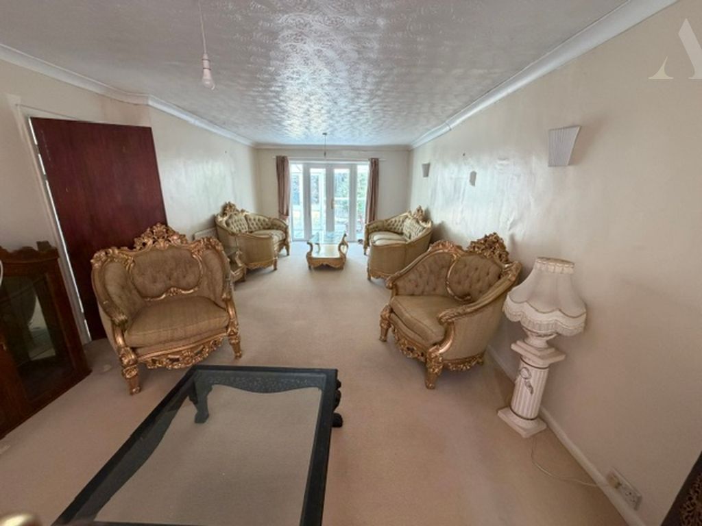 Property photo 2 of 12 12 Woodwells Lounge.Jpeg