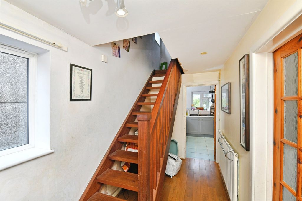 Property photo 3 of 31