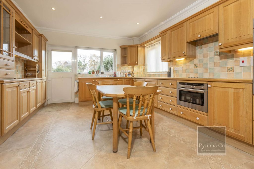 Property photo 3 of 25