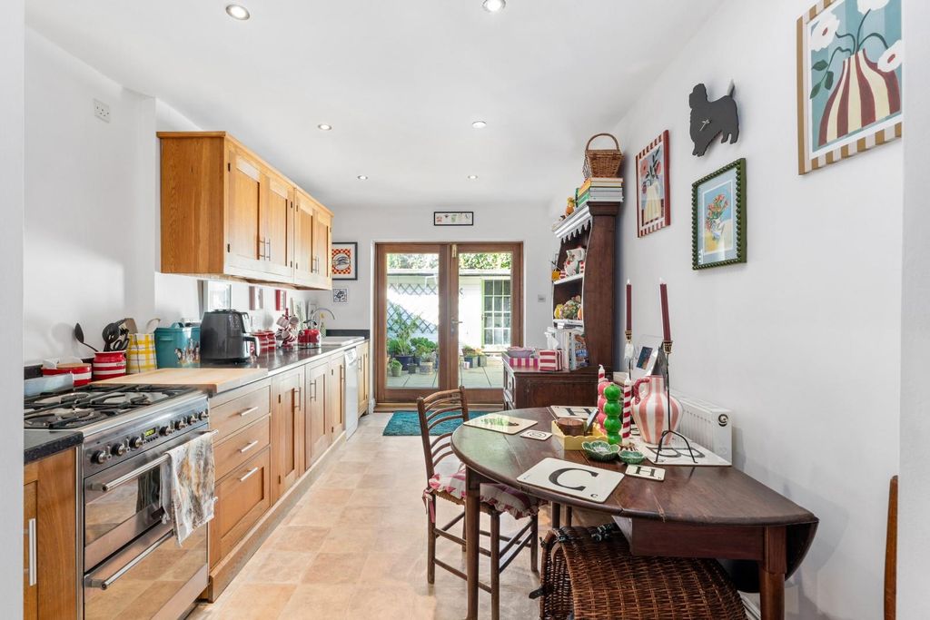 Property photo 3 of 12