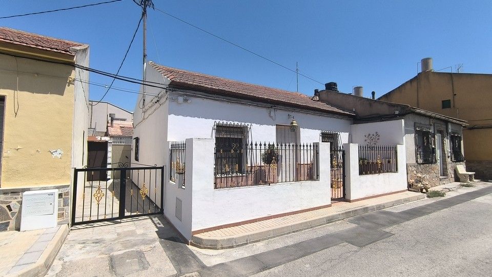 Property photo 1 of 32