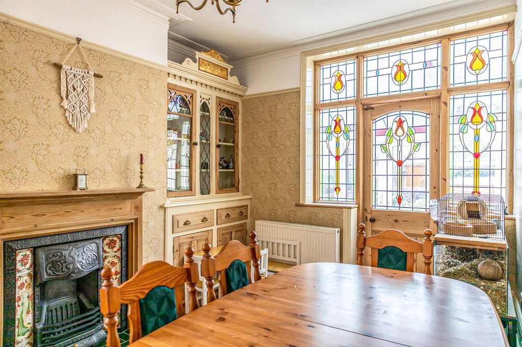 Property photo 3 of 35