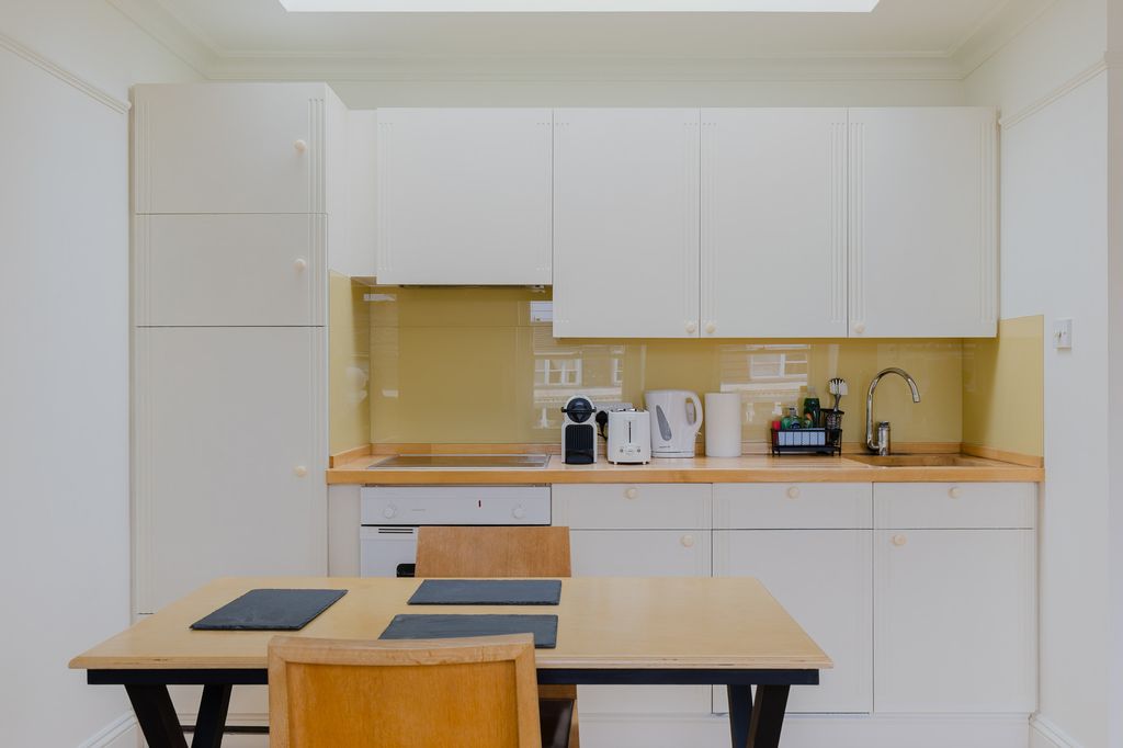 Property photo 2 of 27