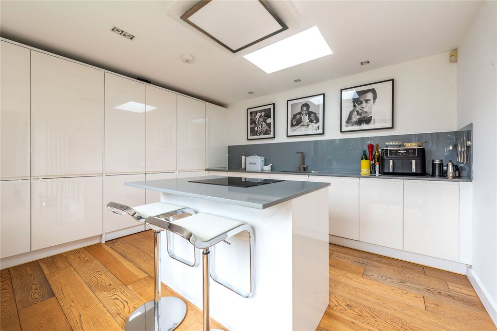 Property photo 3 of 18 Picture No. 08