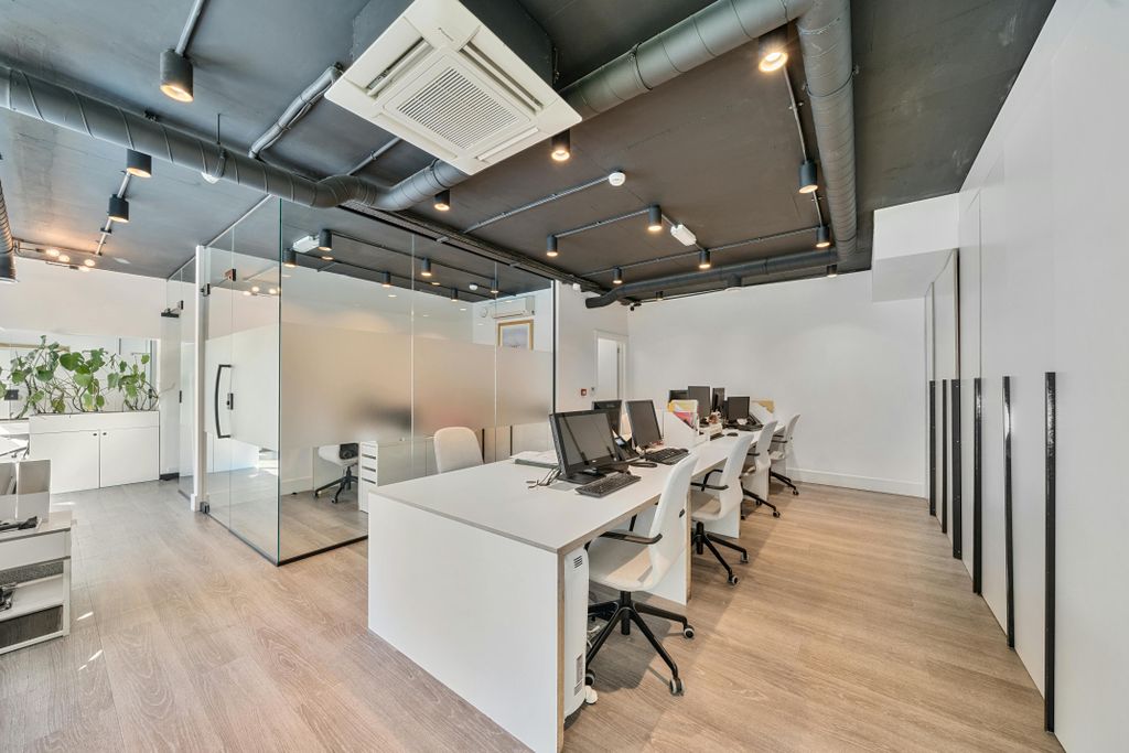 Property photo 3 of 8 12825131 7.Jpg