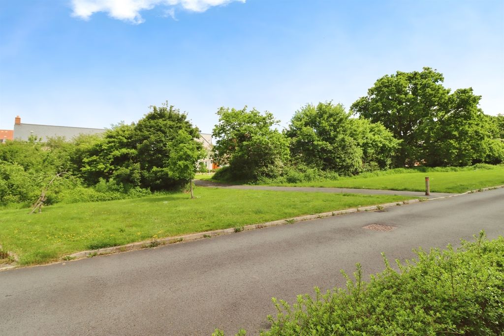 Property photo 2 of 16