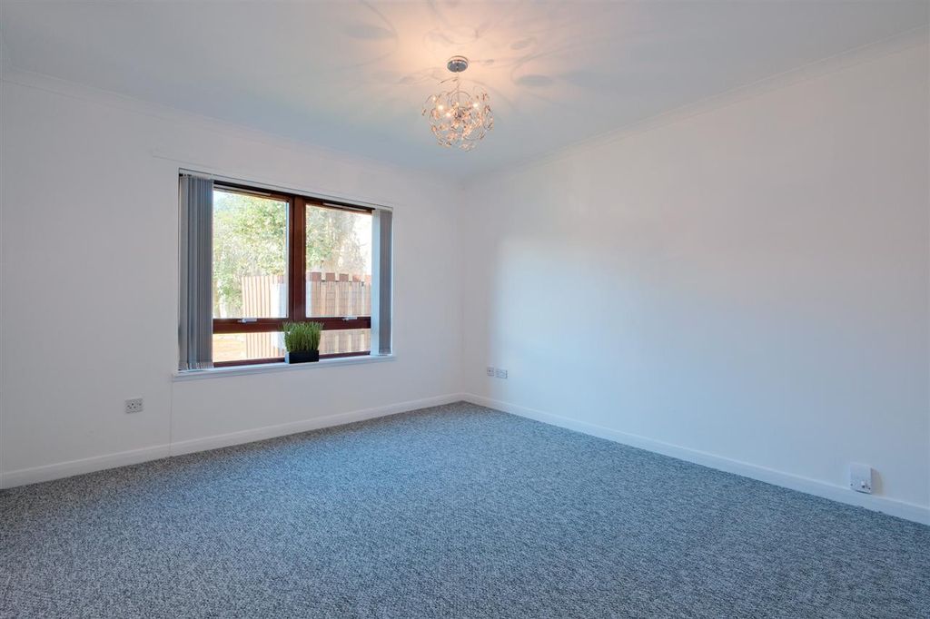 Property photo 2 of 11 Lounge
