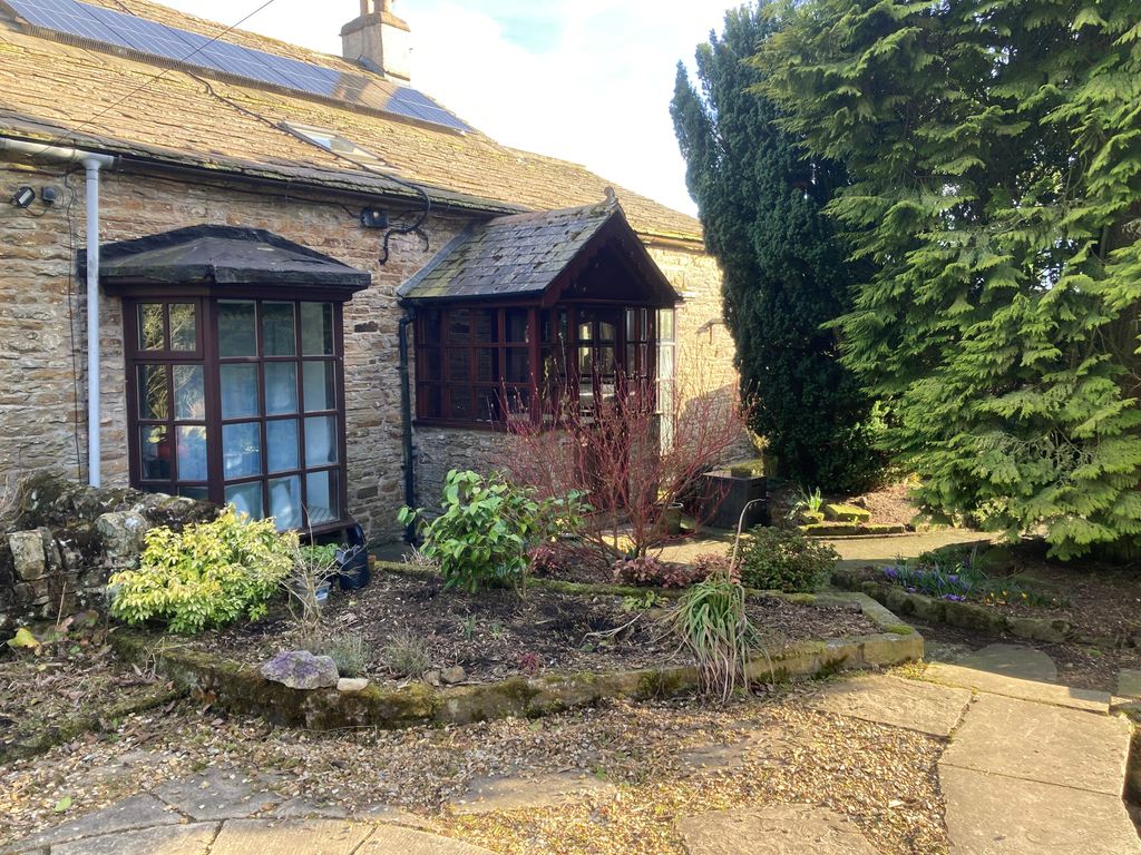 Property photo 2 of 33