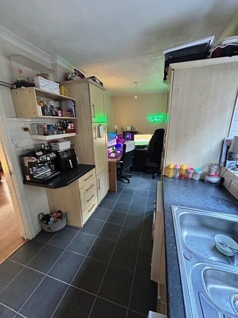 Property photo 2 of 12 Kitchen