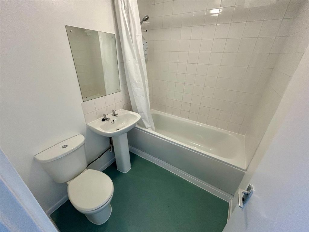 Property photo 3 of 8 Bathroom.Jpg