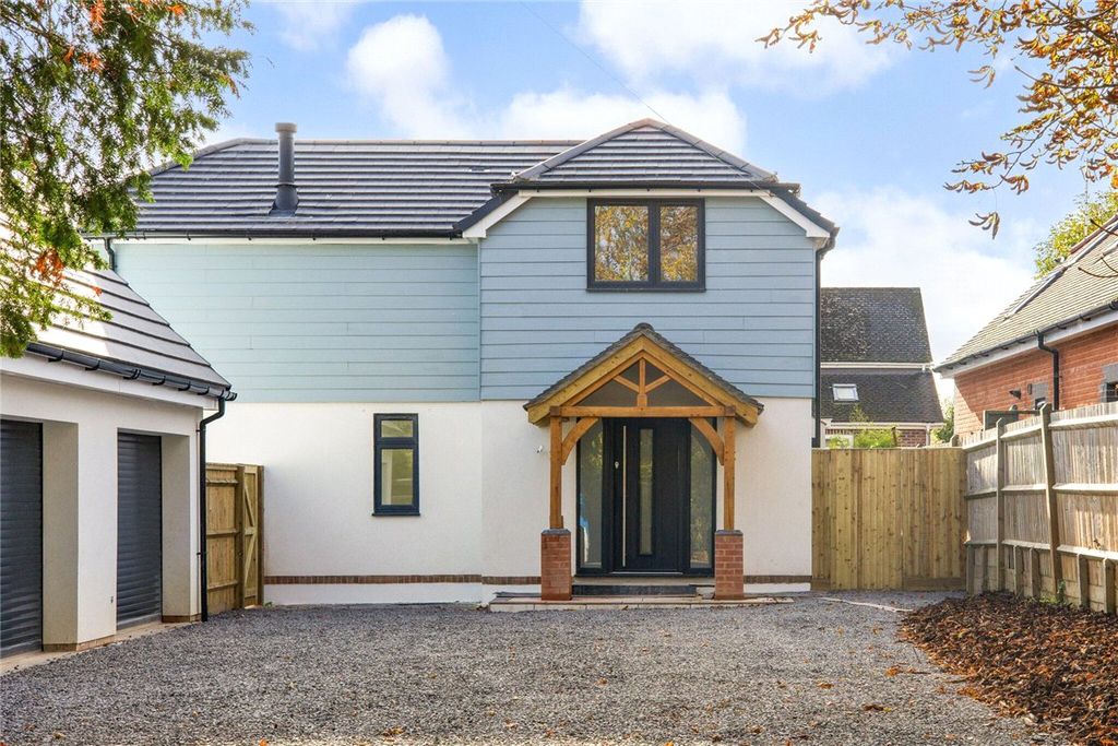 Property photo 2 of 21 Front Aspect