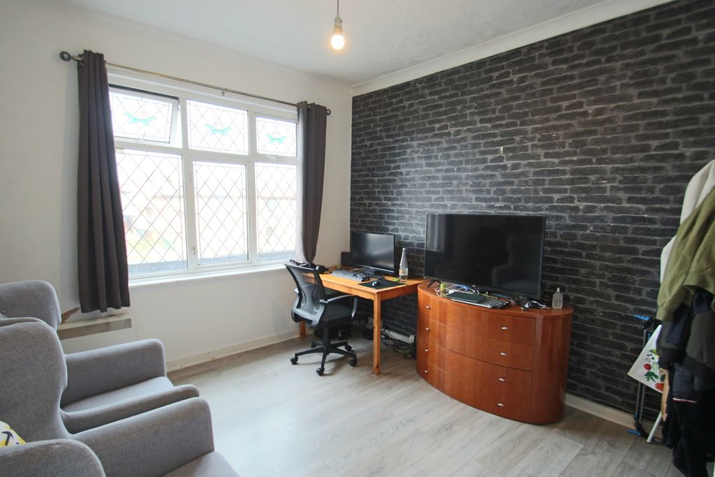 Property photo 3 of 6 Img 3697