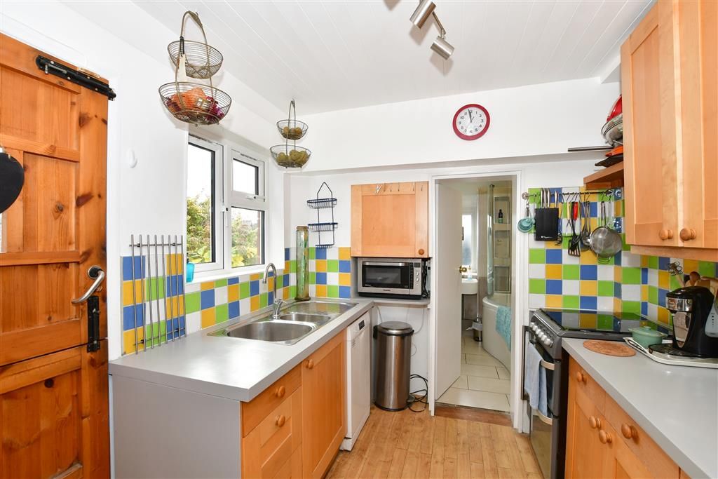 Property photo 2 of 10 Kitchen