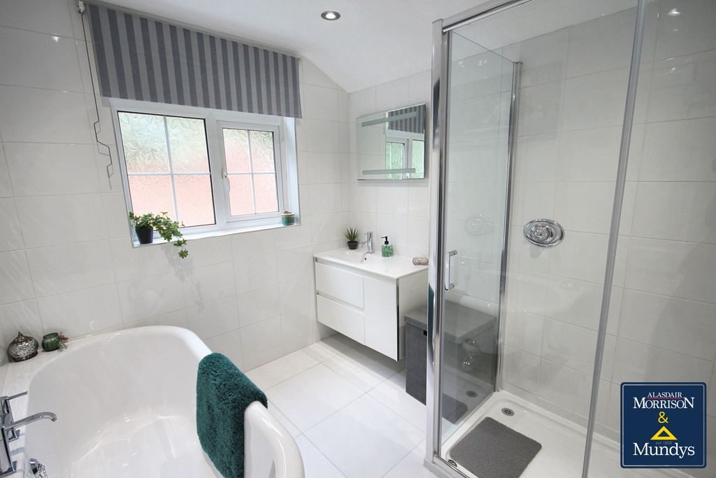Property photo 2 of 20 Bathroom