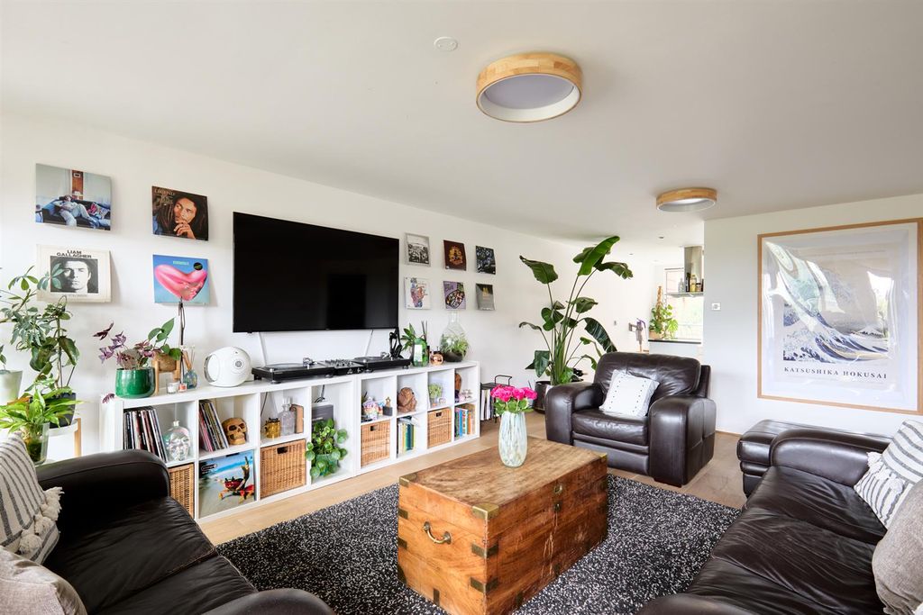 Property photo 2 of 30