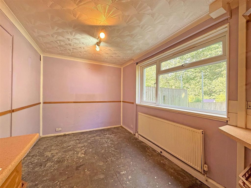 Property photo 3 of 11 Dryburgh Crescent 58 - Dining.Jpg