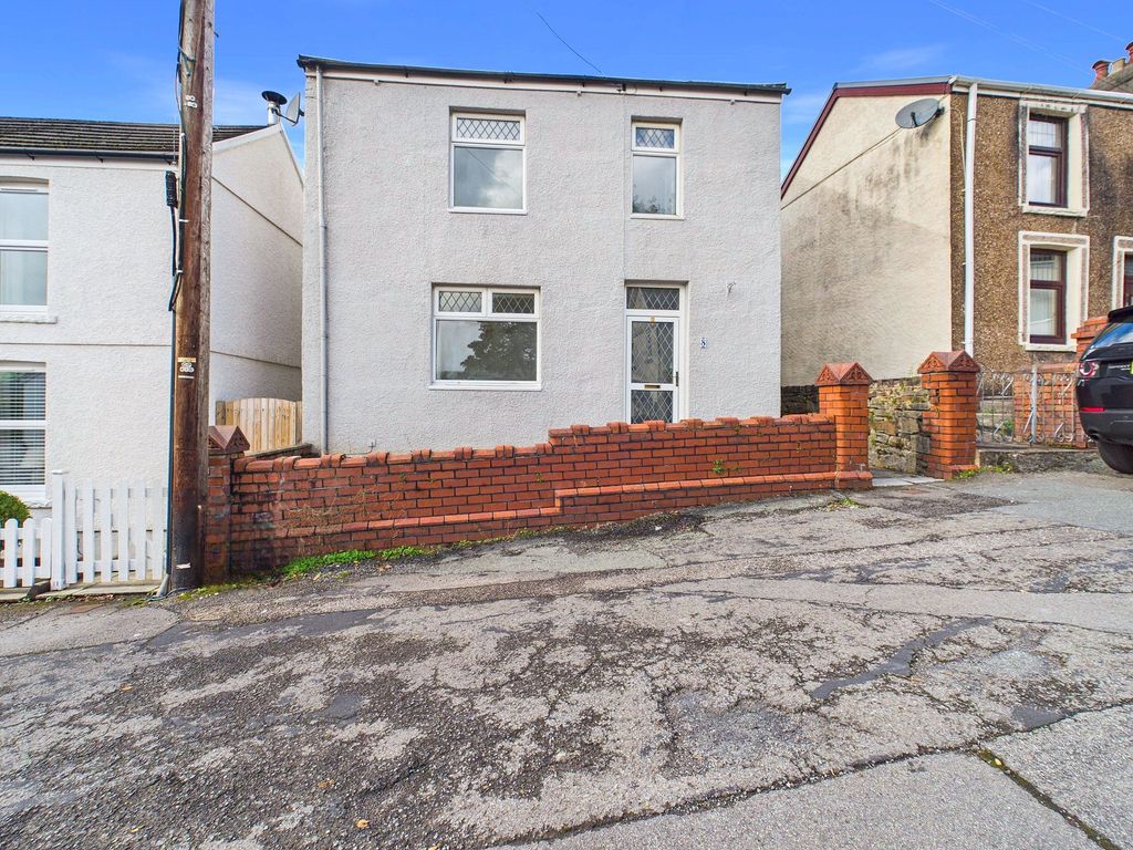 Property photo 1 of 27
