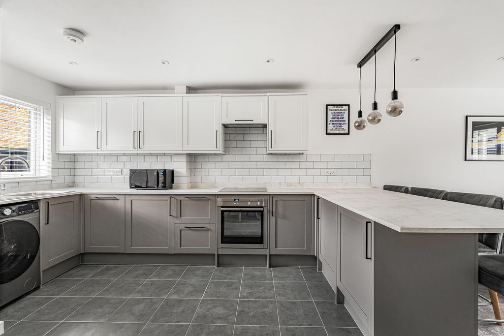 Property photo 3 of 20 Reception/Kitchen