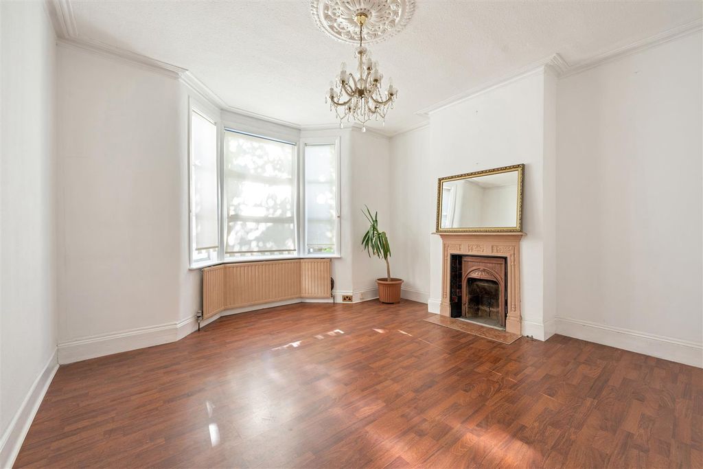 Property photo 2 of 34 Falmer Road, E17