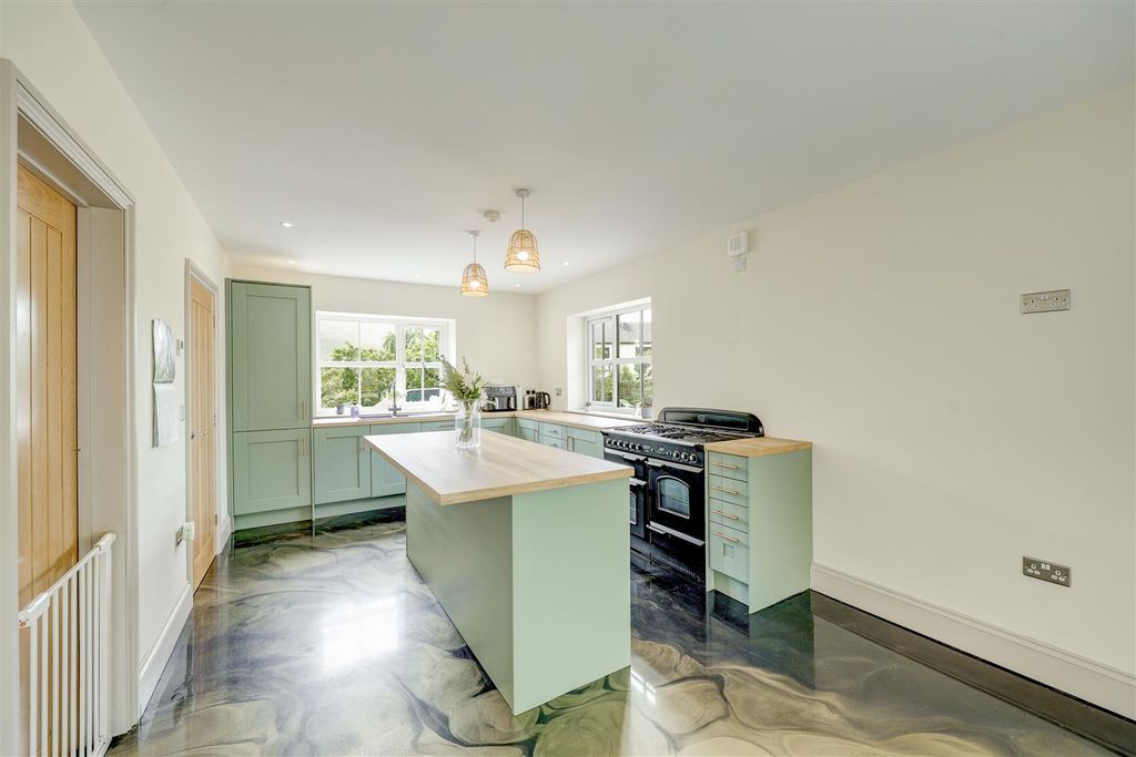 Property photo 3 of 26 Kitchen Diner