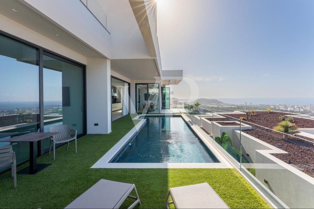 Property photo 2 of 70