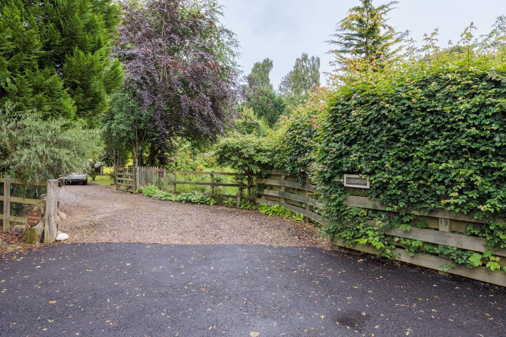 Property photo 3 of 58