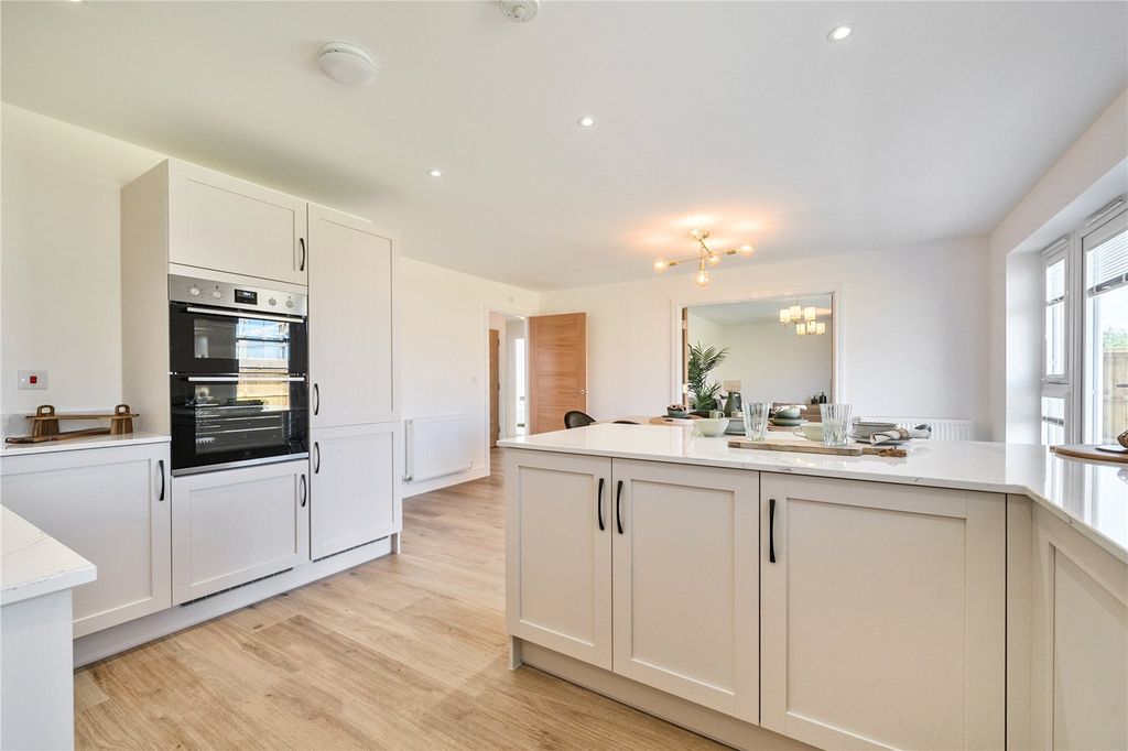 Property photo 2 of 19 Picture No. 34