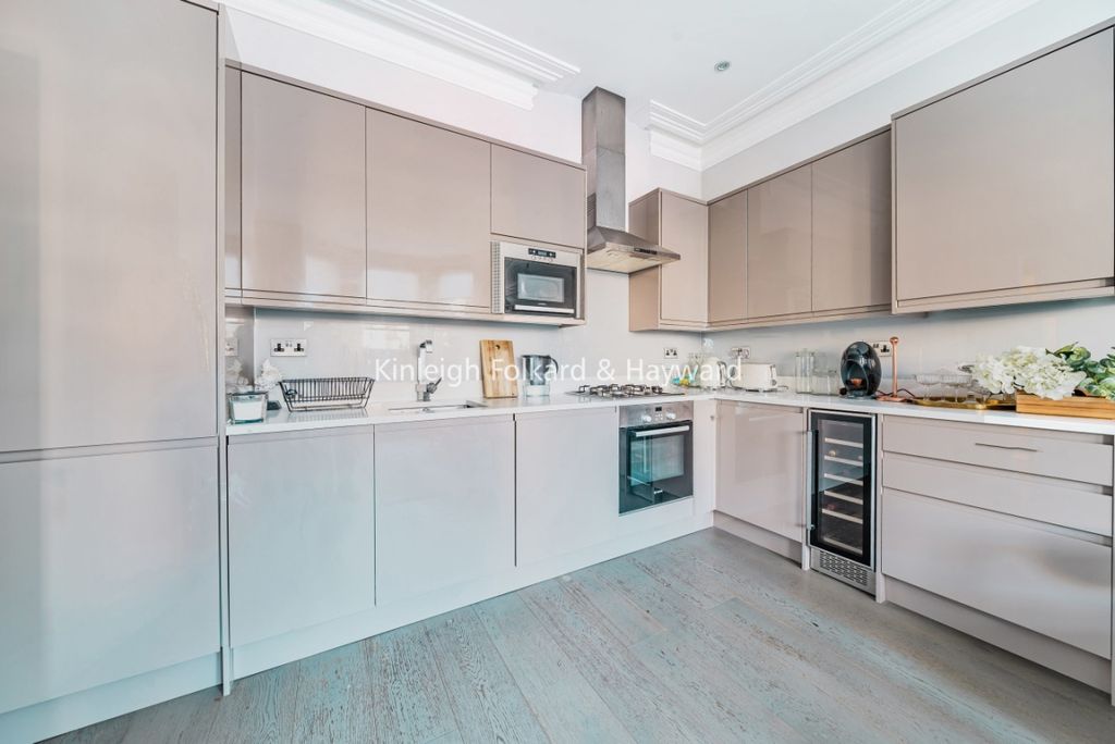 Property photo 2 of 7 Kitchen