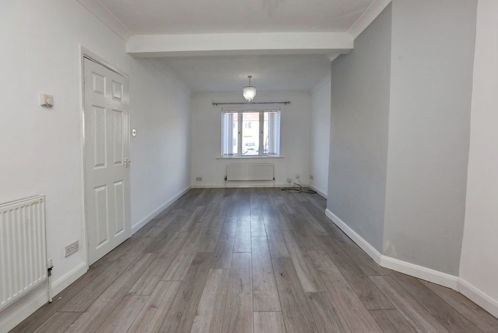 Property photo 3 of 13 Pbox-Img.Jpg