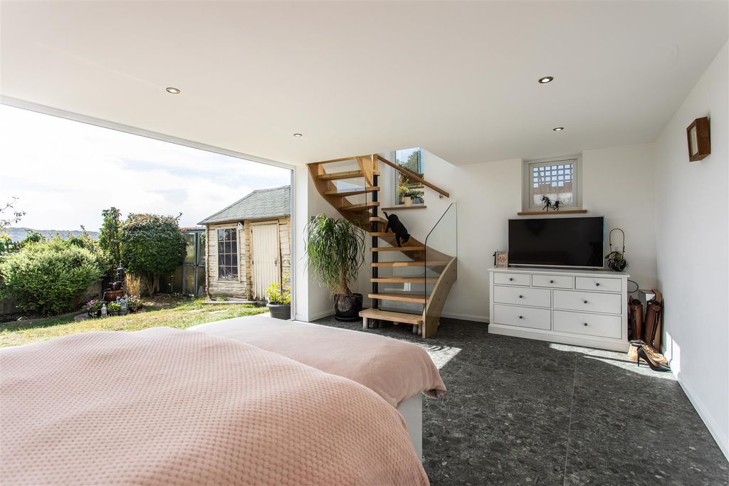 Property photo 3 of 40 31 Claremont Road-50.Jpg