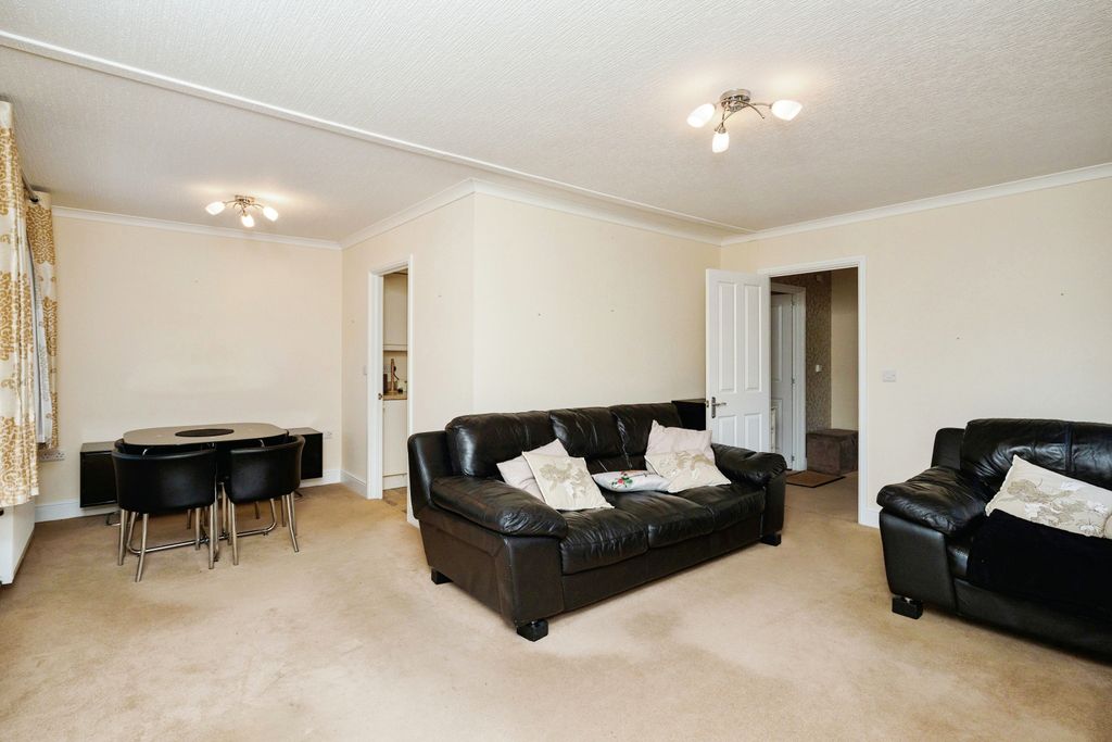 Property photo 2 of 15 Living/Dining Room